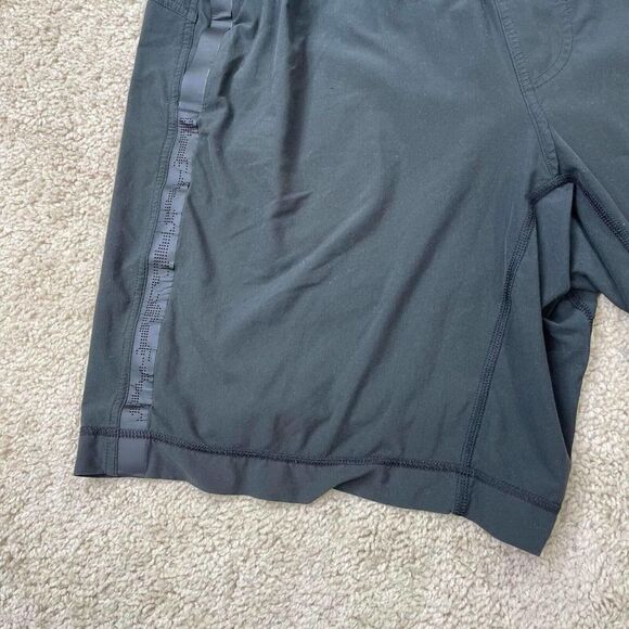 Lululemon Men's Dark Gray Training Shorts Size L lace Casual Walking short - Picture 3 of 12